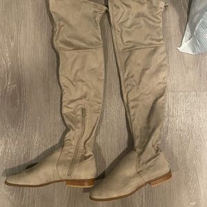 Suede brand new women’s Gianni bini boots